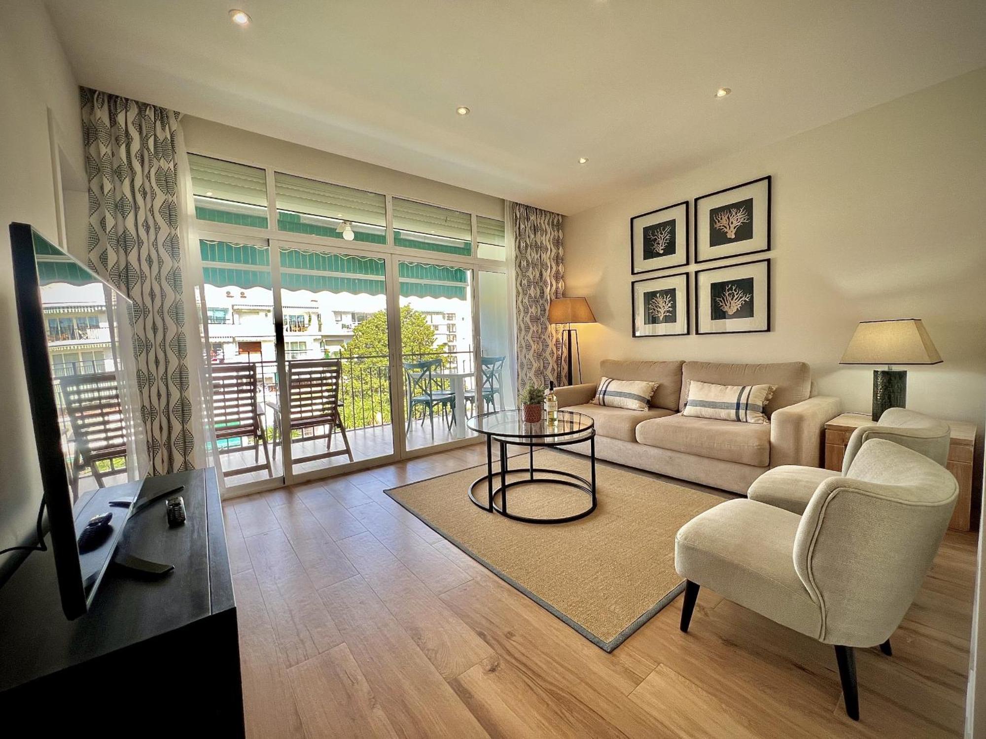 Appartamento Downtown 45 With Pool By Homing Marbella